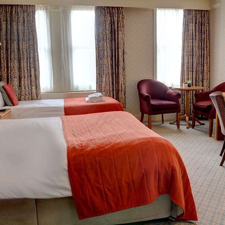 Crown & Mitre Hotel Карлайл Стая снимка