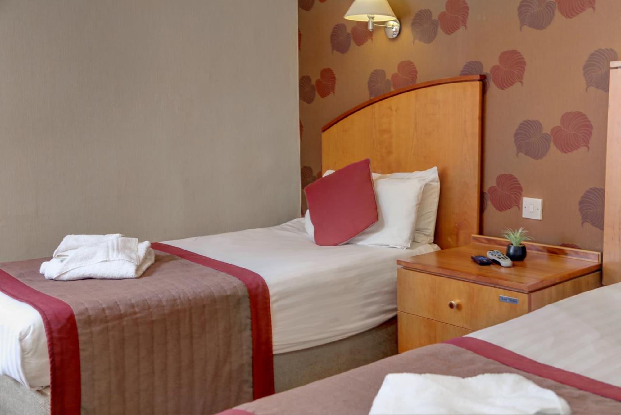 Crown & Mitre Hotel Карлайл Стая снимка