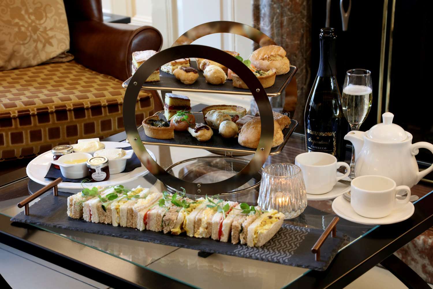 Crown & Mitre Hotel Карлайл Ресторант снимка